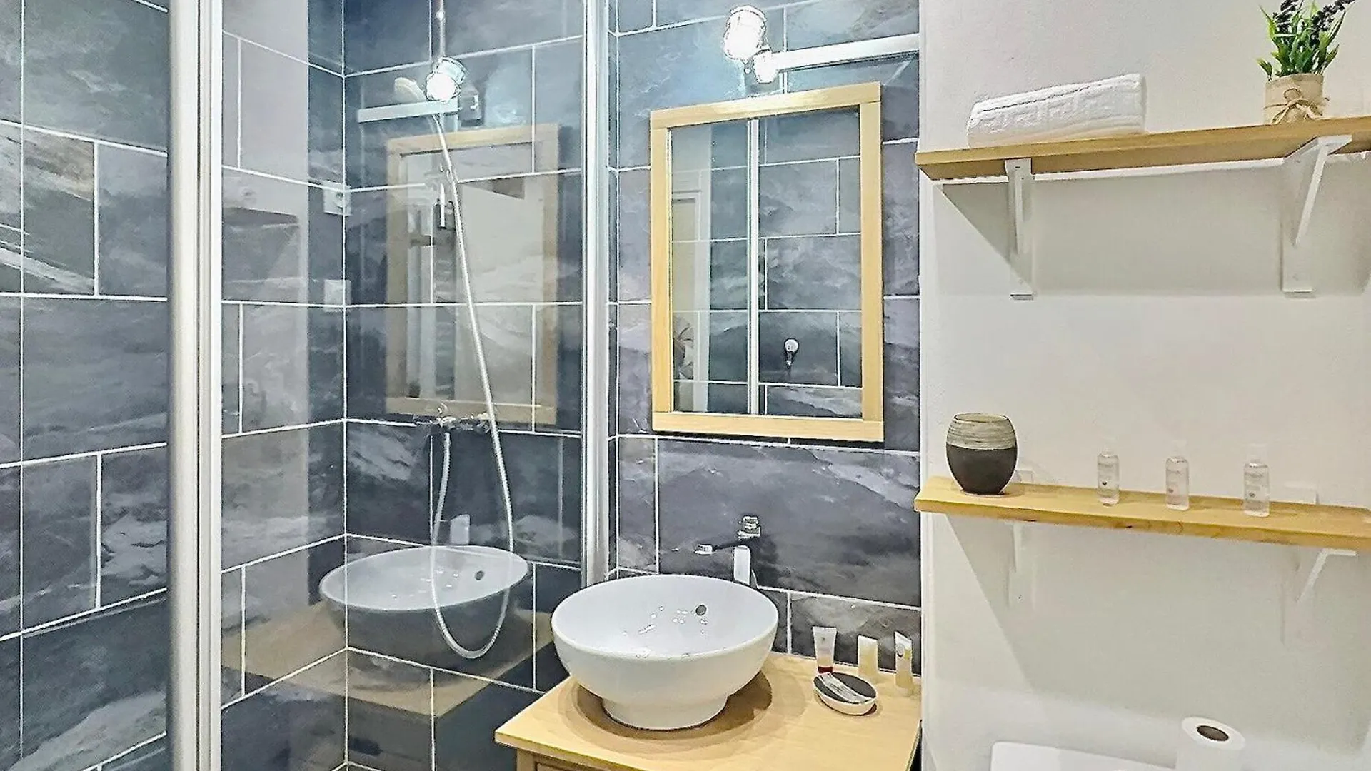 Studio Skis Aux Pieds Pour 4, Proche Commerces Et Balcon Sud A Tignes - Fr-1-411-440 Apartman