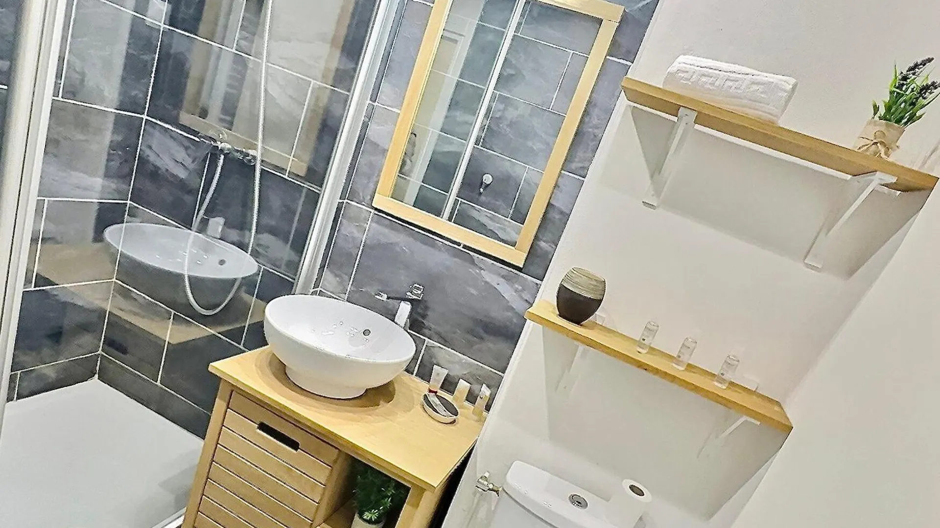 Studio Skis Aux Pieds Pour 4, Proche Commerces Et Balcon Sud A Tignes - Fr-1-411-440
